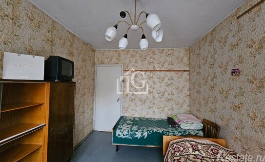 Продажа 1-комн квартиры на вторичном рынке Колпино г, Ленина пр-кт,  д. 8 к5