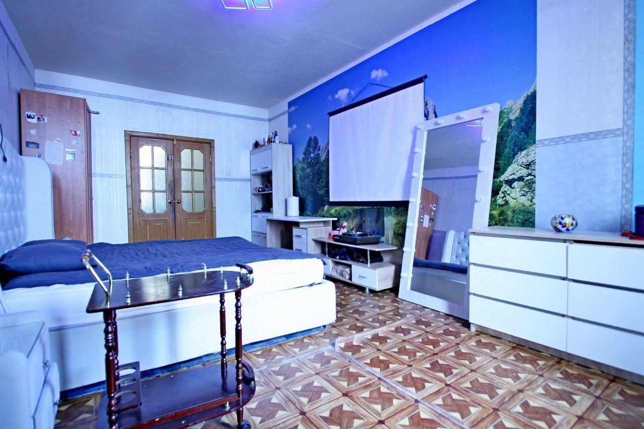 Продажа 3-комн квартиры на вторичном рынке Коломяжский проспект, 20