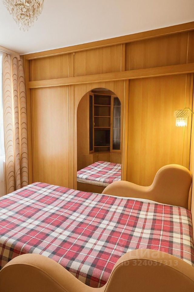 Продажа 2-комн квартиры на вторичном рынке улица Маршала Неделина, 32К2