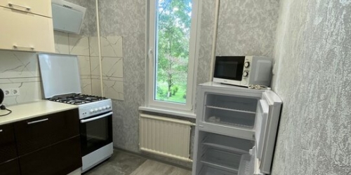 4-комн квартира улица Бурцева,  д. 4