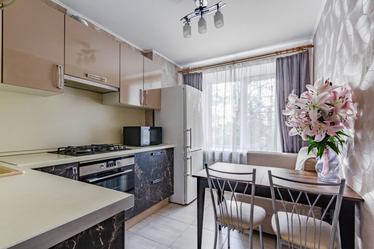 Продажа 1-комн квартиры на вторичном рынке Будапештская улица, 38К2