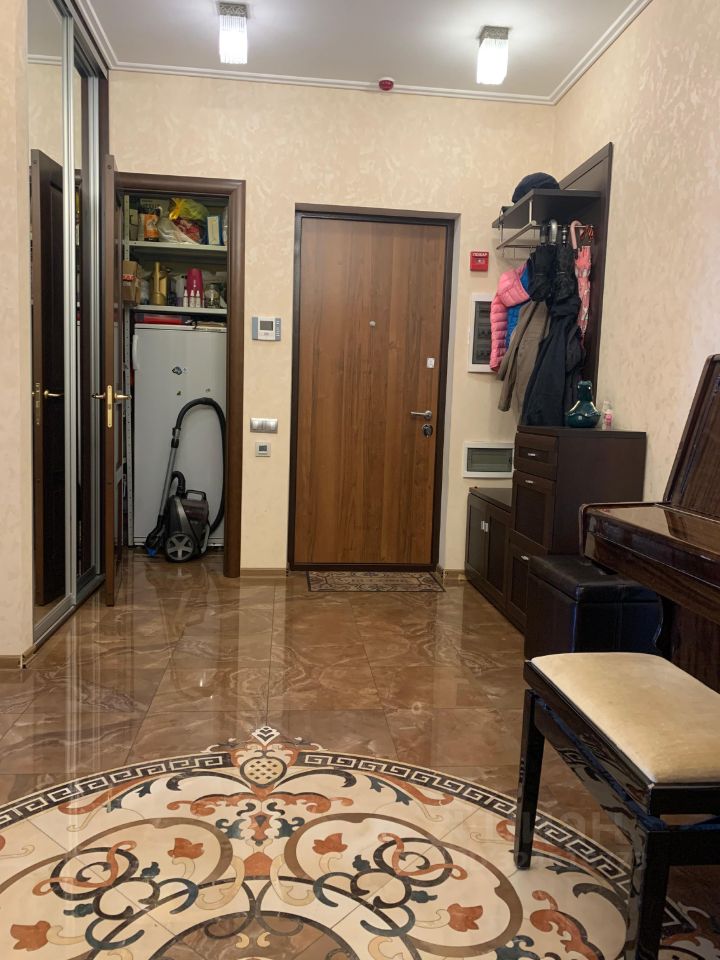 Продажа 3-комн квартиры на вторичном рынке Сосновая аллея,  д. 1