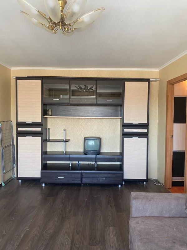 Продажа 2-комн квартиры на вторичном рынке Чекистов улица,  д. 38