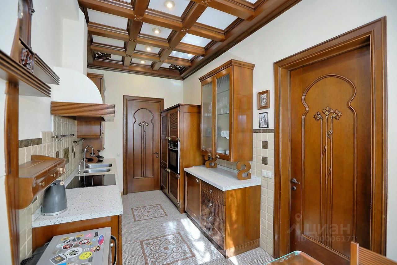 Аренда 3-комн квартиры на вторичном рынке улица Спиридоновка, 15