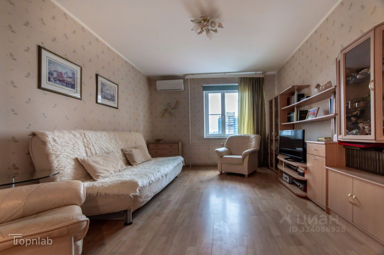 Продажа 2-комн квартиры на вторичном рынке Серебристый бульвар, 21