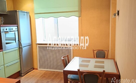 Продажа 2-комн квартиры на вторичном рынке Индустриальный пр-кт,  д. 40,  к. 1