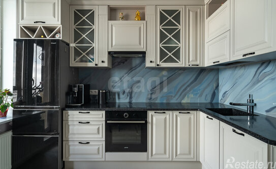 Продажа 3-комн квартиры на вторичном рынке улица Маршала Казакова