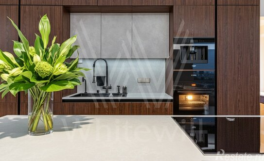 Продажа 3-комн квартиры на вторичном рынке проспект Лихачёва,  д. 10 к2