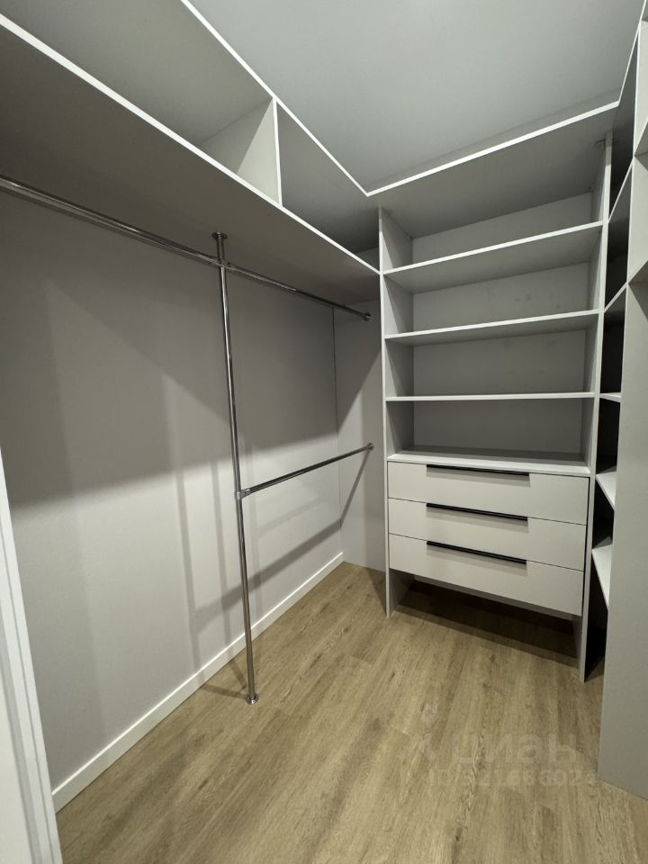 Продажа 4-комн квартиры на вторичном рынке Одинцово, улица Маршала Жукова, 23к2