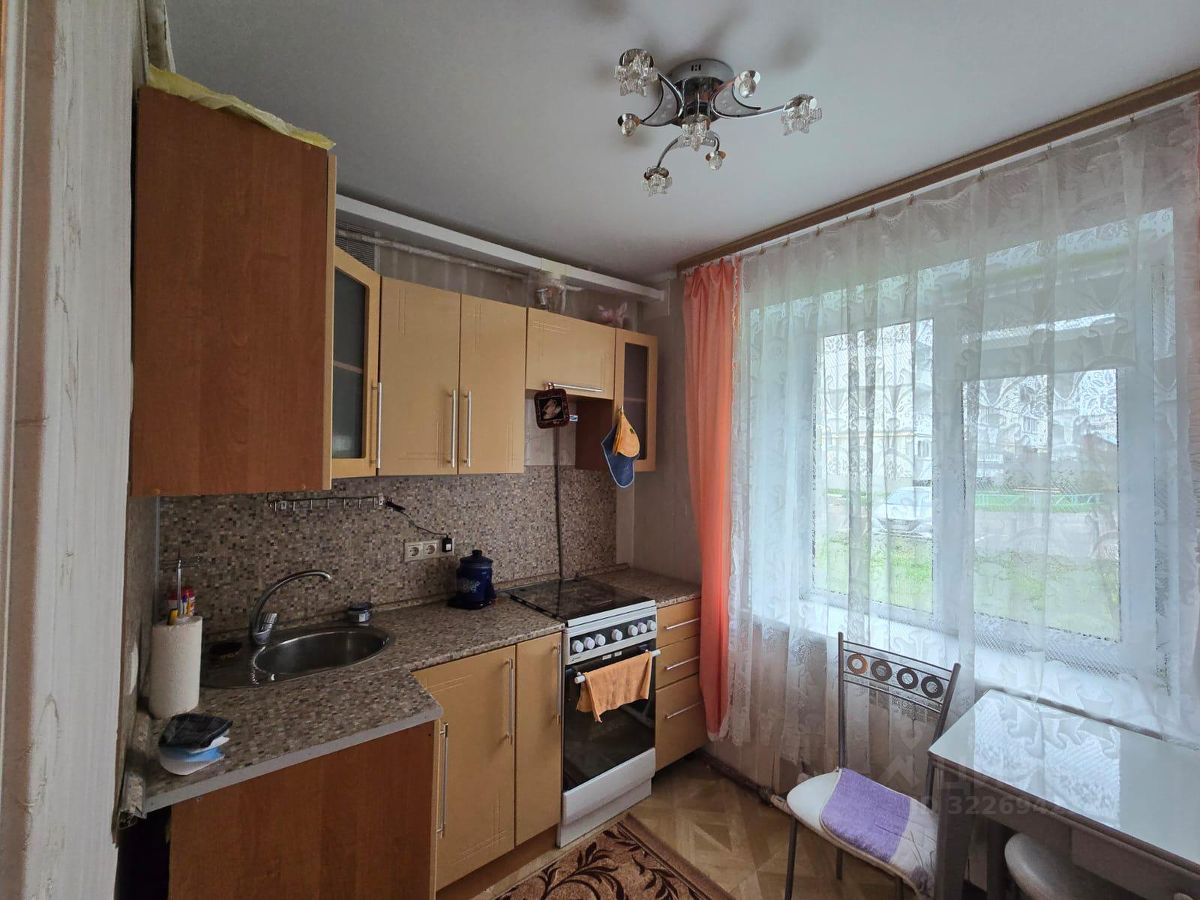 Продажа 1-комн квартиры на вторичном рынке пос. Совхоза Архангельский, улица Комарова,  д. 5