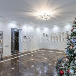 Продажа 4-комн квартиры на вторичном рынке Луков пер,  д. 8