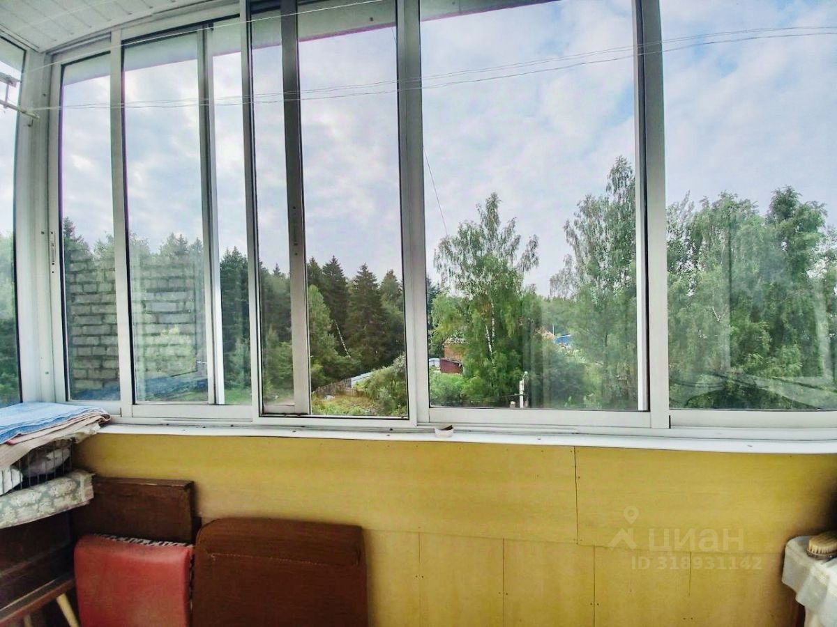 Продажа 1-комн квартиры на вторичном рынке пос. Лесхоза, улица Базисный Питомник,  д. 11