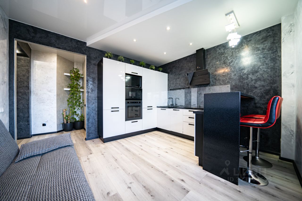 Продажа 2-комн квартиры на вторичном рынке улица Орджоникидзе, 52