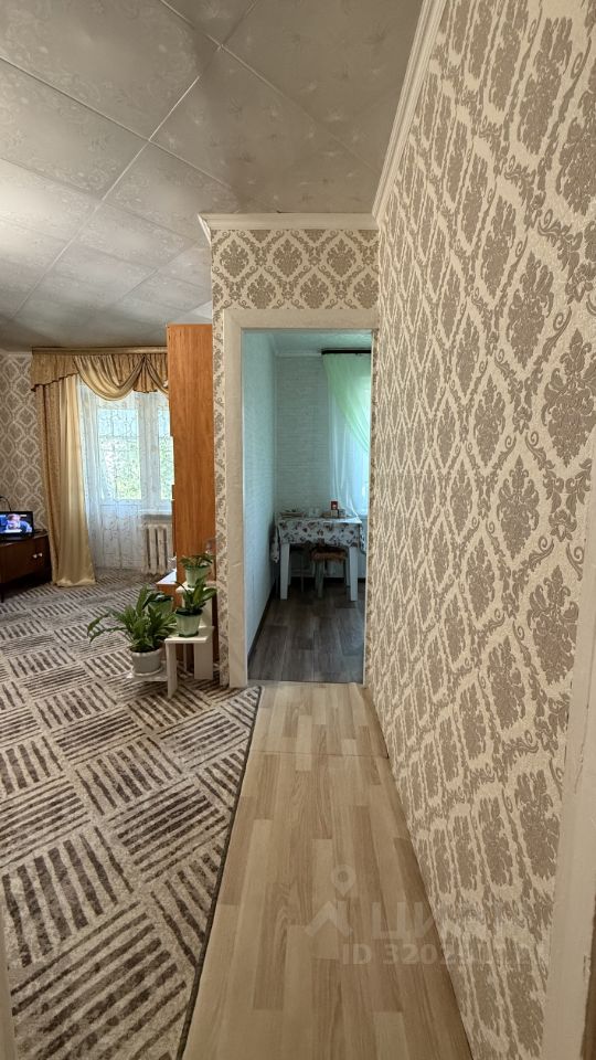 Продажа 2-комн квартиры на вторичном рынке Уваровка пгт, улица Урицкого, 14