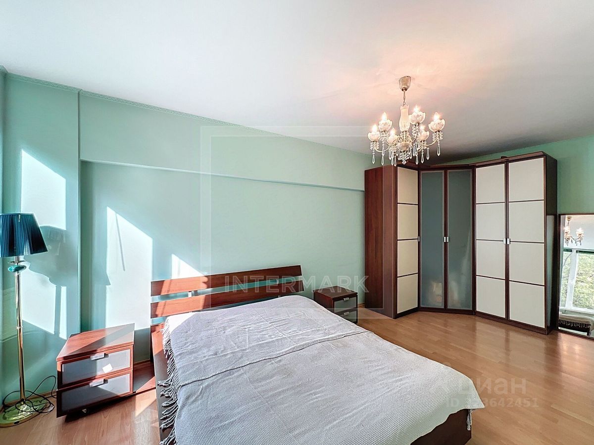 Аренда 2-комн квартиры на вторичном рынке Новинский бульвар, 15