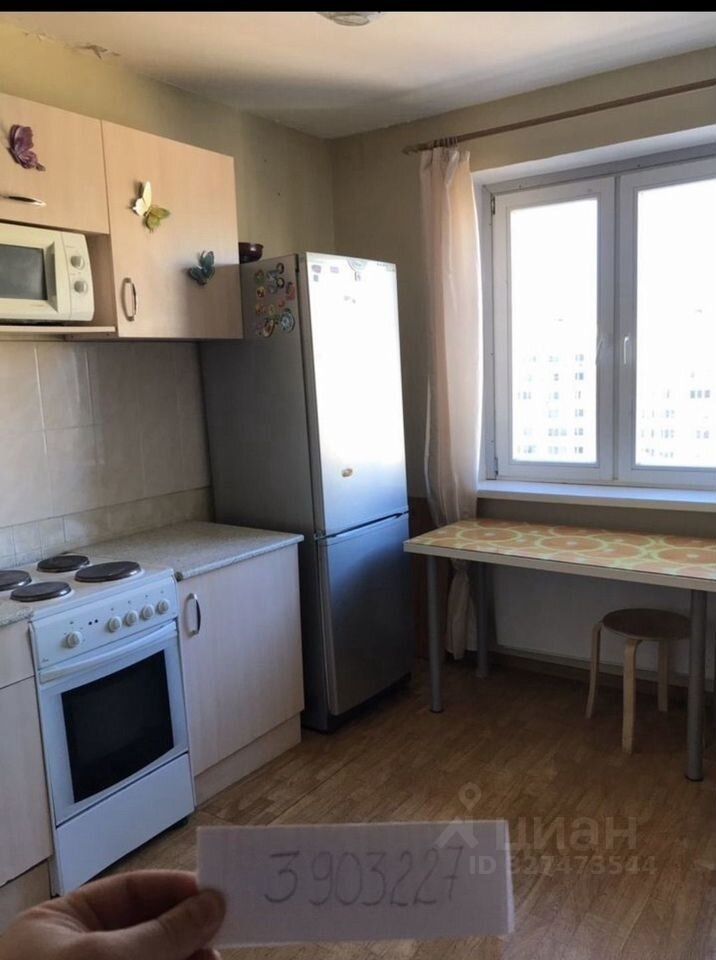Продажа 3-комн квартиры на вторичном рынке Синявинская улица, 11к9