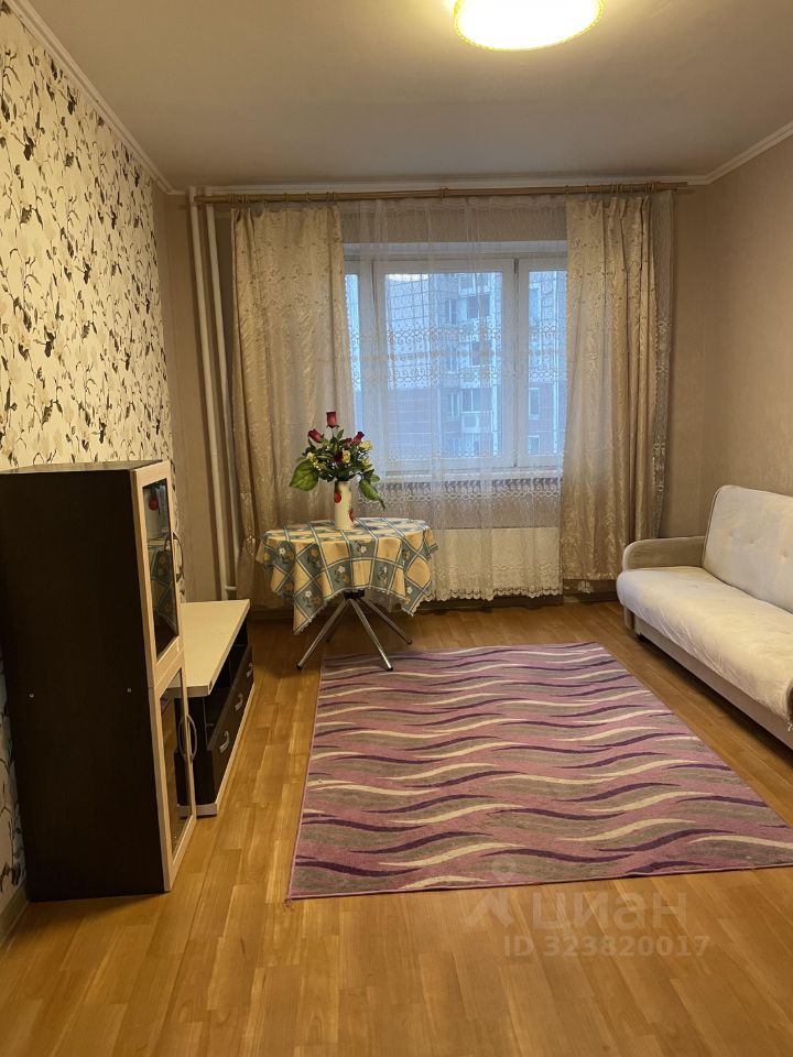 Аренда 1-комн квартиры на вторичном рынке проспект Защитников Москвы, 7к1