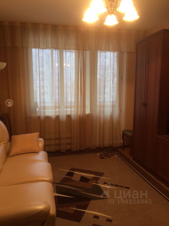 Аренда 2-комн квартиры на вторичном рынке Веерная улица, 40К3