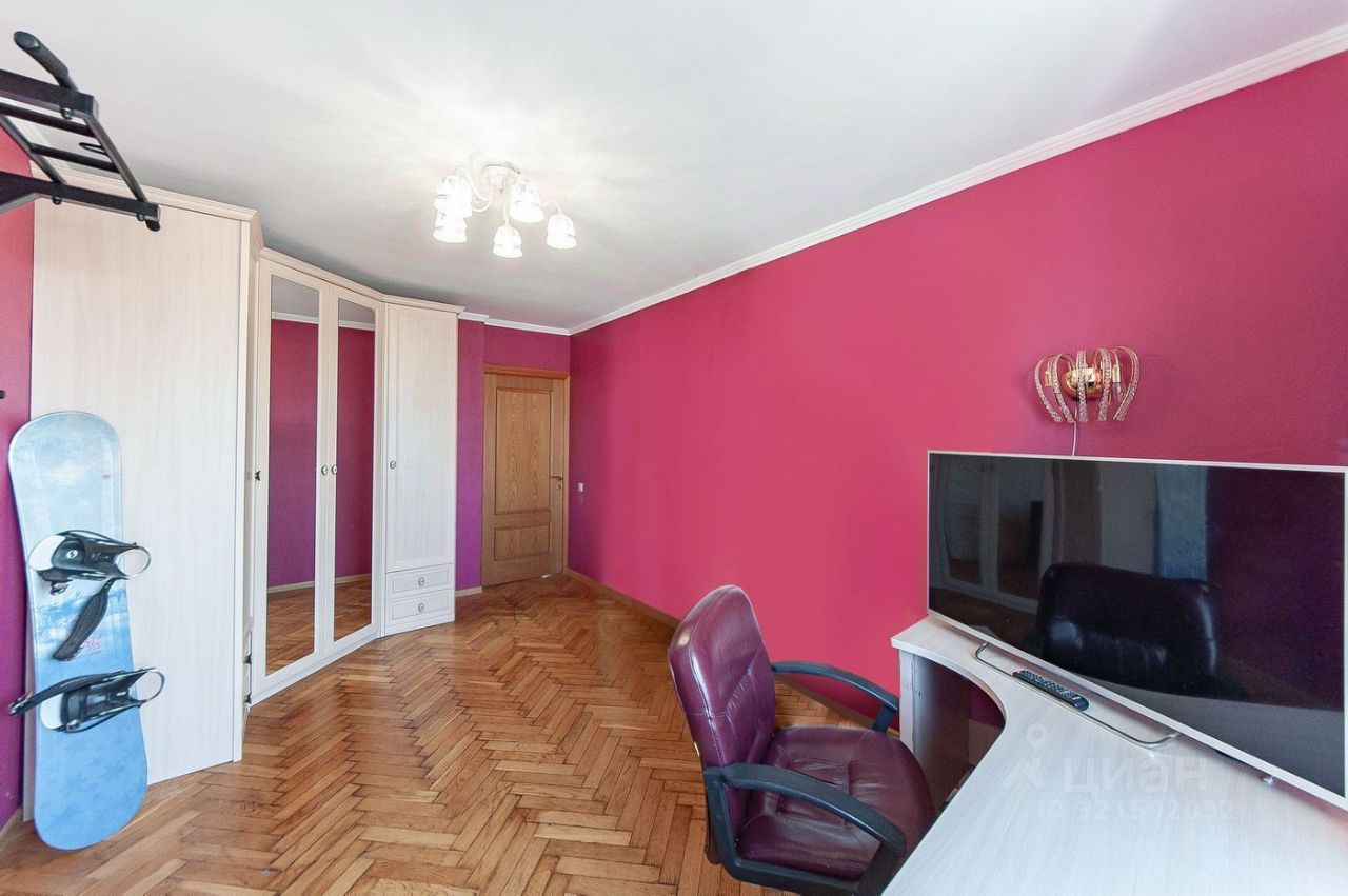 Продажа 4-комн квартиры на вторичном рынке Смоленский бульвар, 6-8