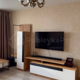 Продажа 1-комн квартиры на вторичном рынке 8-й микрорайон, Комсомольская улица