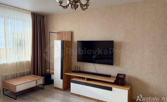 Продажа 1-комн квартиры на вторичном рынке 8-й микрорайон, Комсомольская улица