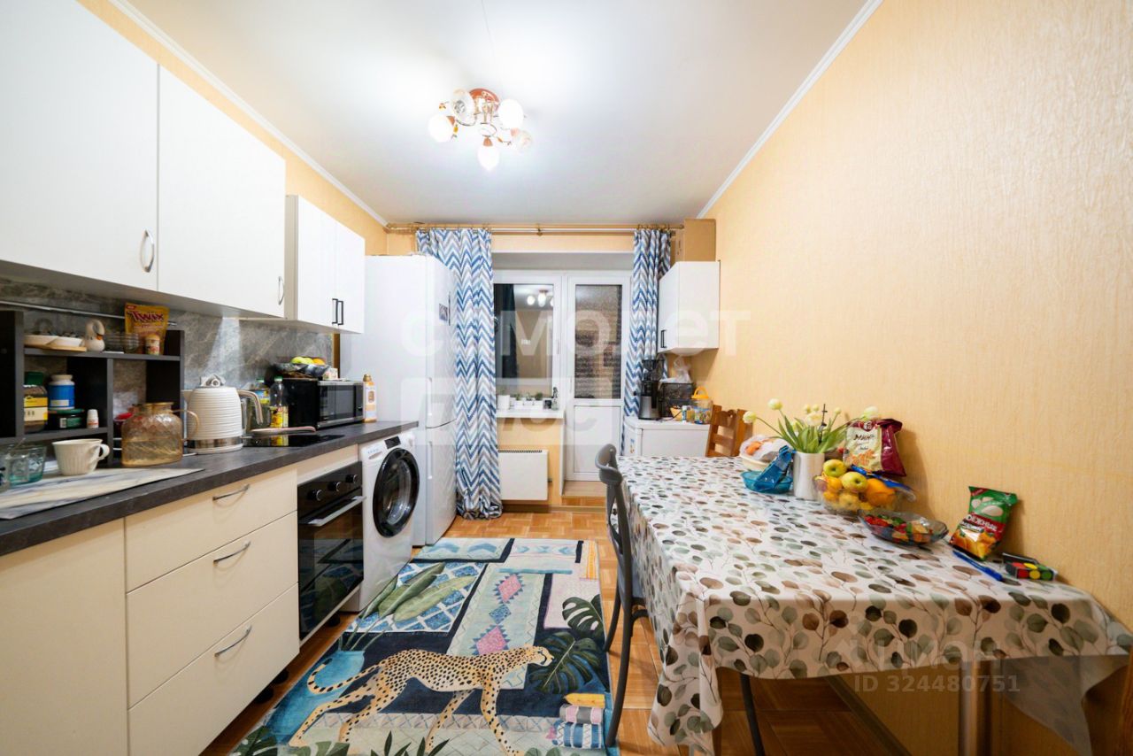 Продажа 2-комн квартиры на вторичном рынке Западный мкр, улица Лунная, 23к1