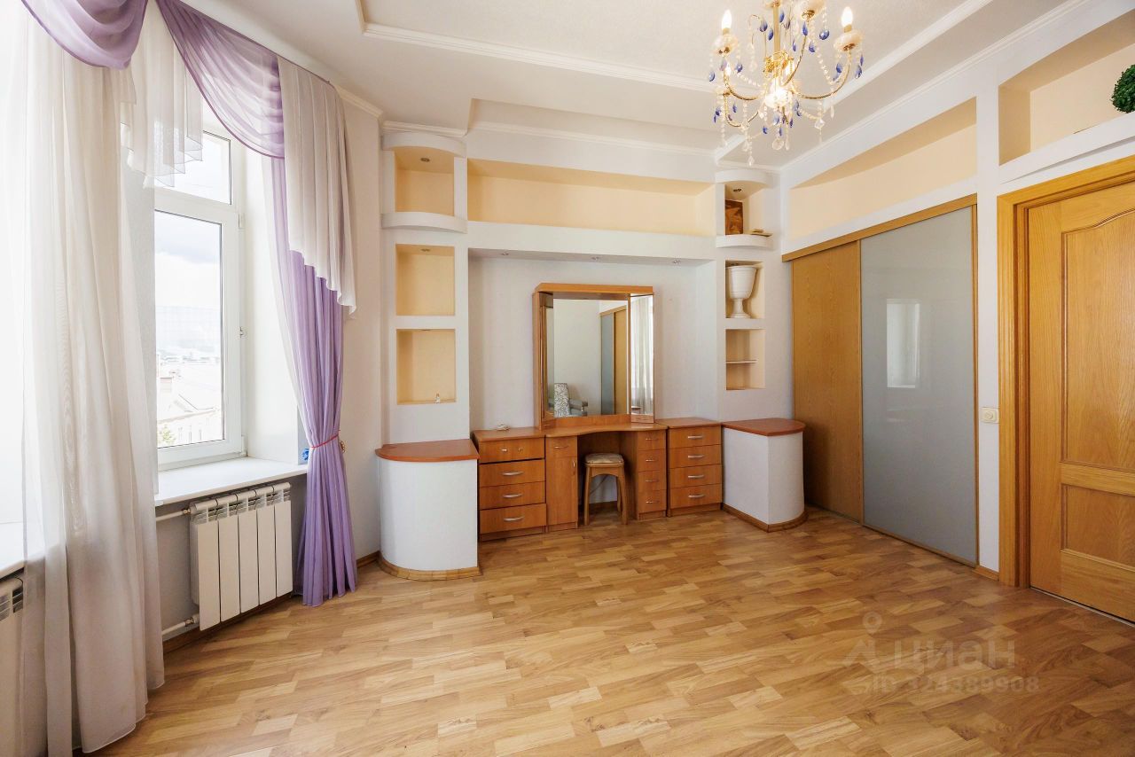 Продажа 4-комн квартиры на вторичном рынке Лермонтовский проспект, 8/10а