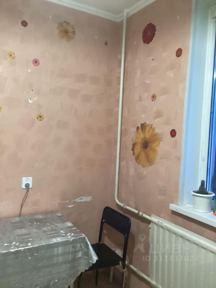 Продажа 2-комн квартиры на вторичном рынке улица Маршала Захарова, 35К2