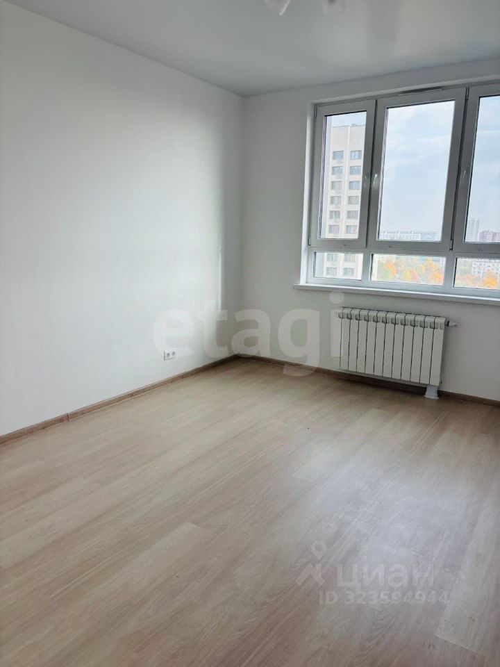 Продажа 2-комн квартиры на вторичном рынке Изумрудная улица, 44/2