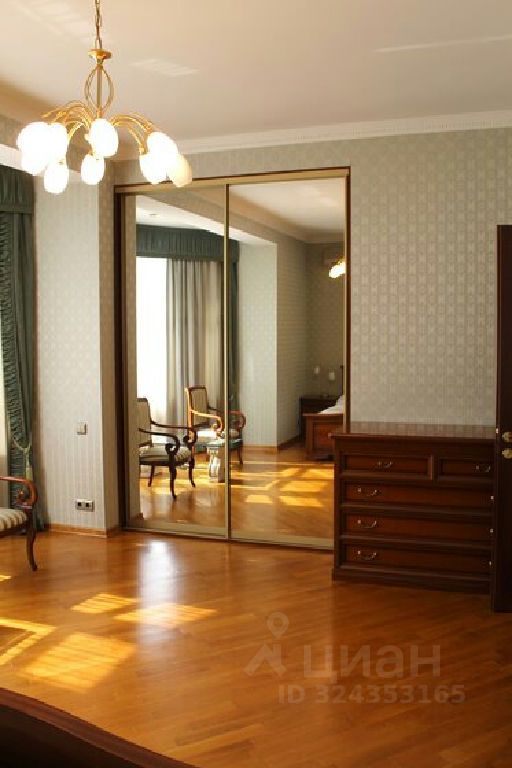 Продажа 4-комн квартиры на вторичном рынке переулок Большой Головин,  д. 2