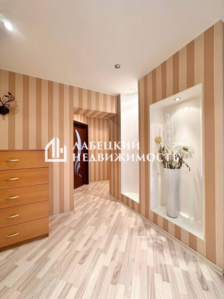 Продажа 3-комн квартиры на вторичном рынке Рощино пгт, улица Железнодорожная, 49