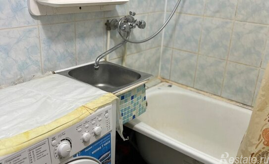 Продажа 3-комн квартиры на вторичном рынке Волхов, ул Ломоносова,  д. 25В