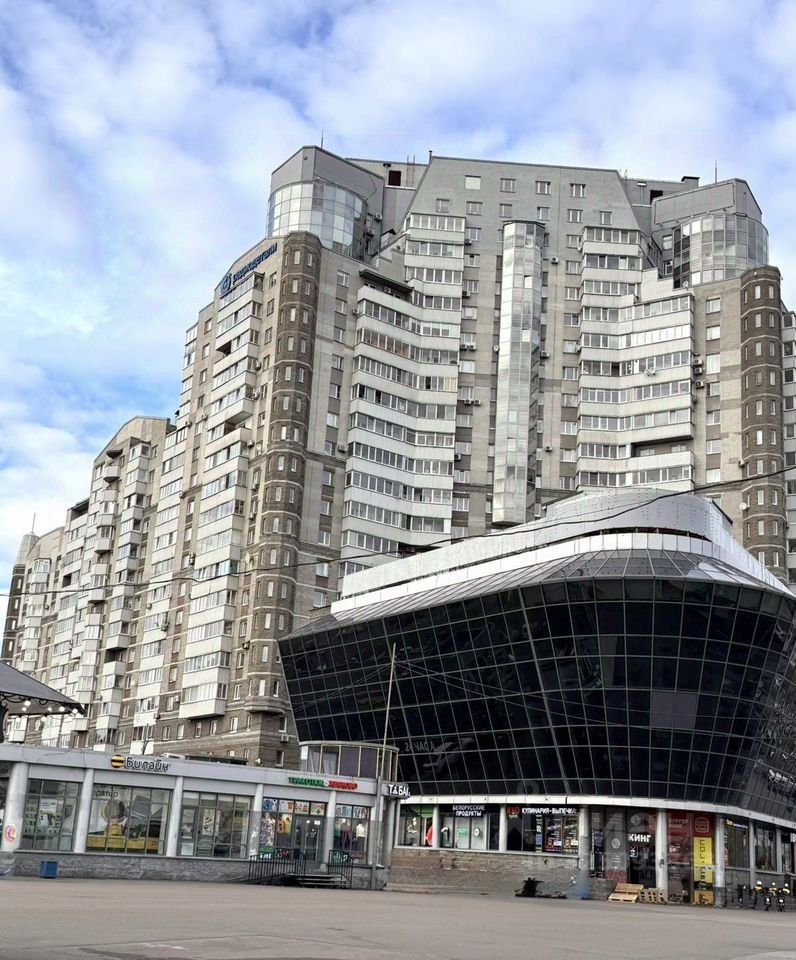 Продажа 2-комн квартиры на вторичном рынке Коломяжский проспект, 26