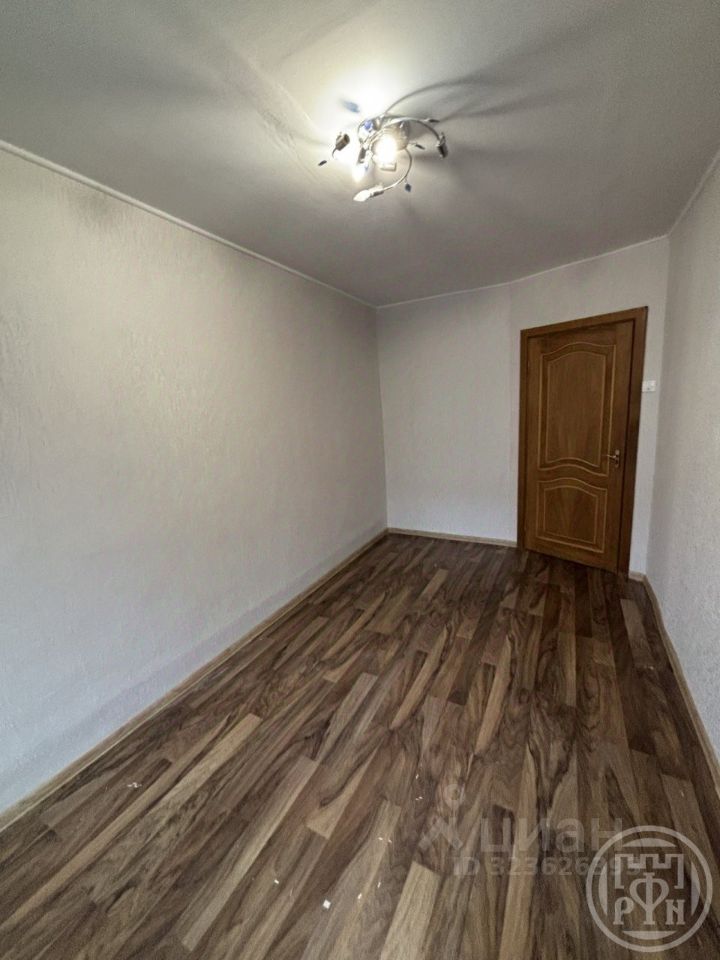 Продажа 2-комн квартиры на вторичном рынке пос. Стрельна, улица Грибоедова, 13