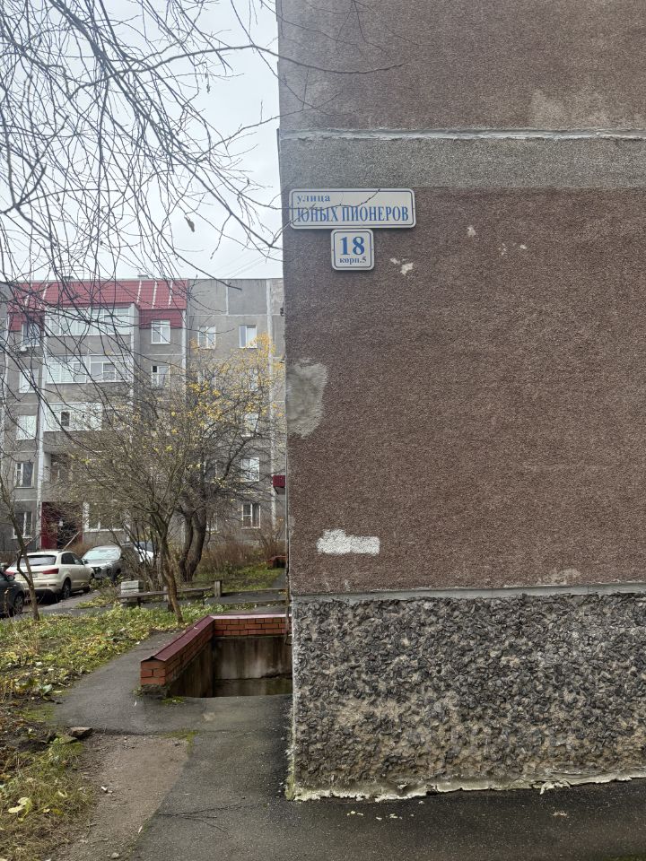 Продажа 3-комн квартиры на вторичном рынке Красное Село, улица Юных пионеров, 18к5