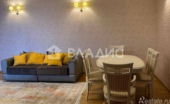 Продажа 4-комн квартиры на вторичном рынке Петрозаводская улица,  д. 15 к5