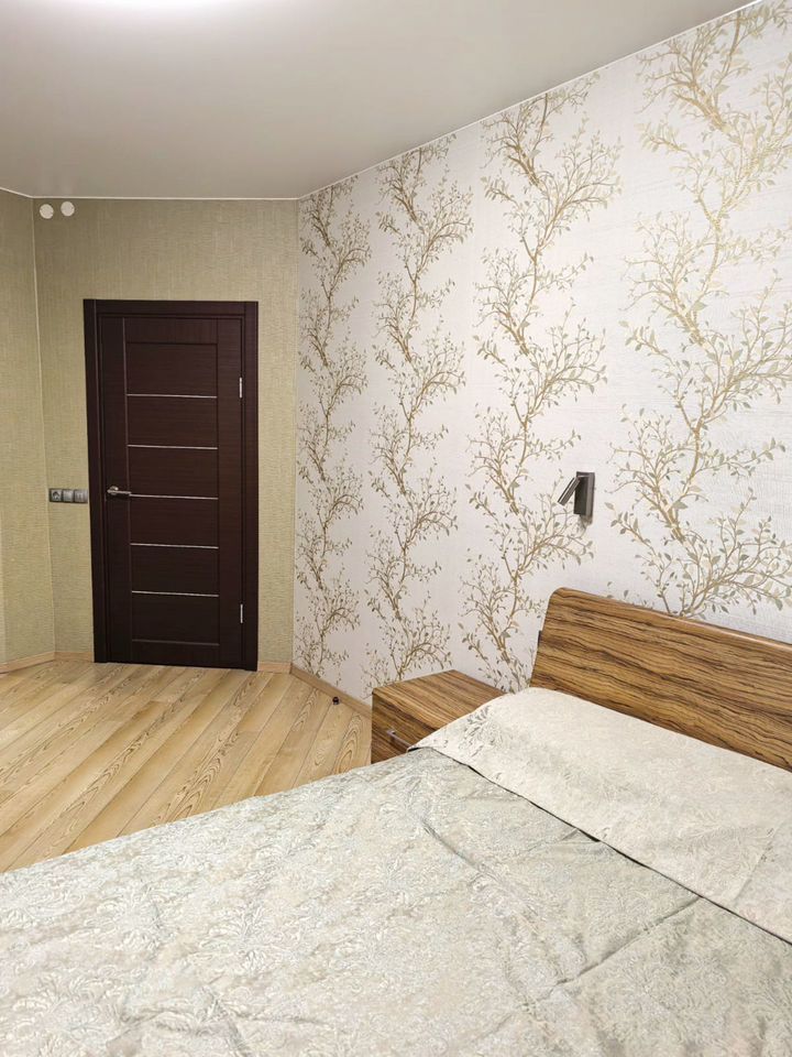 Продажа 3-комн квартиры на вторичном рынке Учительская улица, 18к1