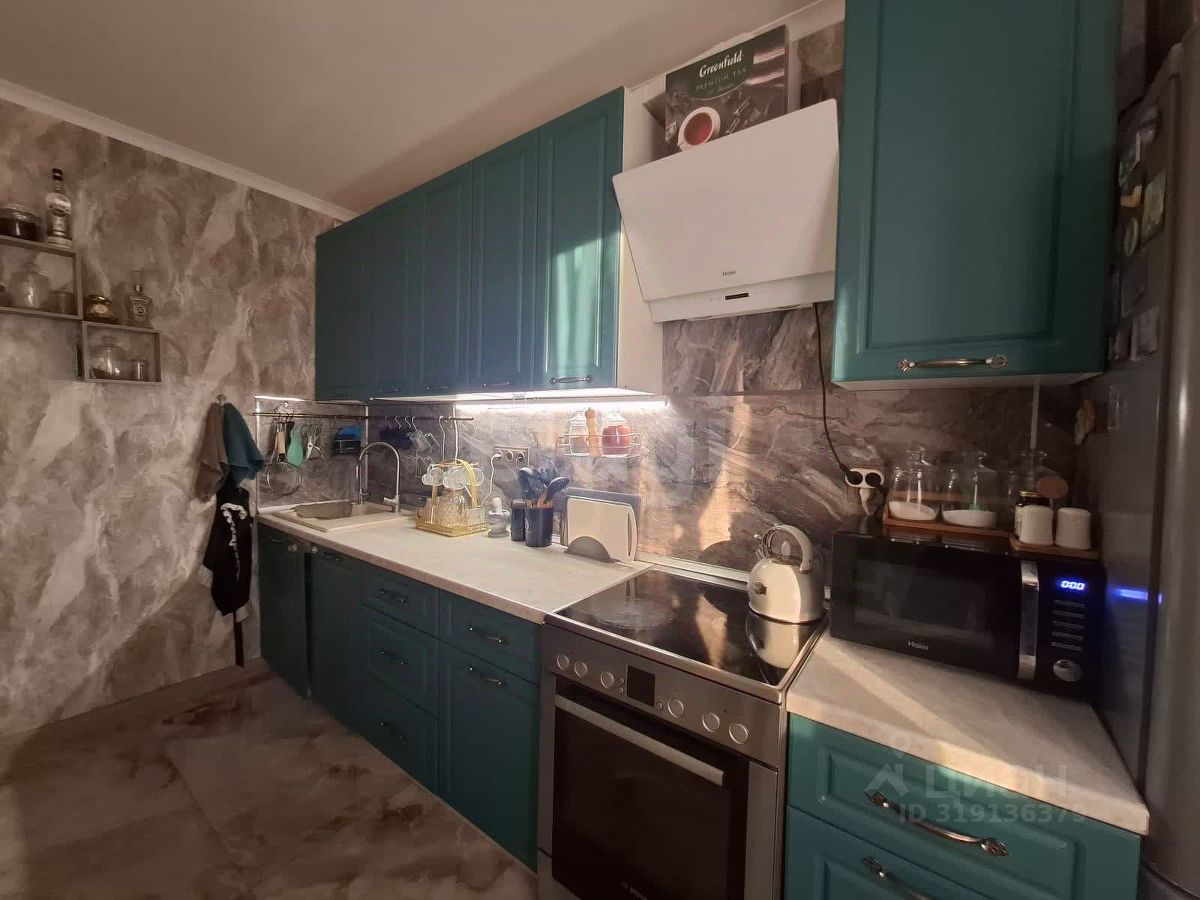 Продажа 3-комн квартиры на вторичном рынке проспект Ветеранов, 93к2