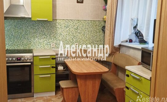 Продажа 3-комн квартиры на вторичном рынке улица Седова,  д. 42 к2