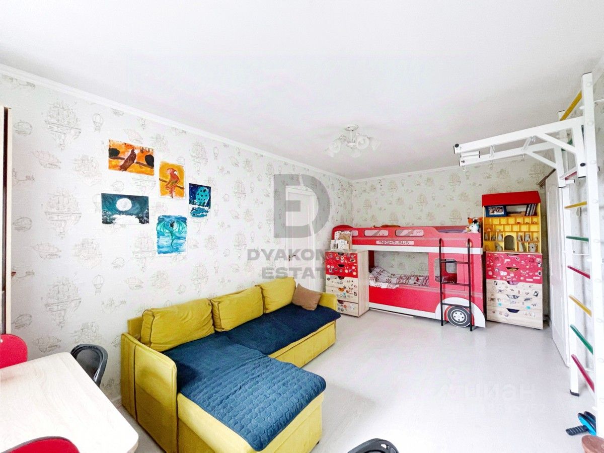 Продажа 3-комн квартиры на вторичном рынке Пушкин, Школьная улица, 61