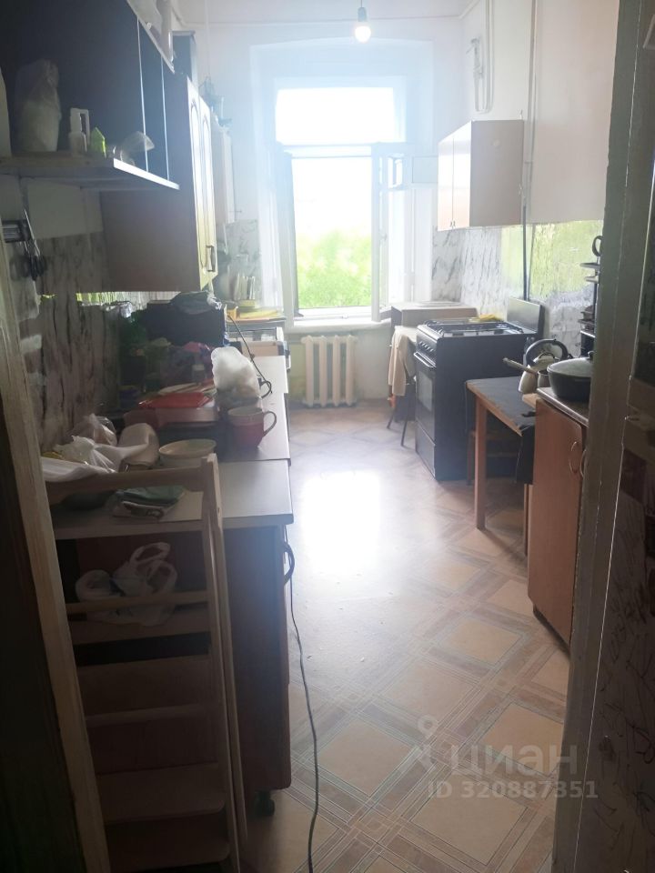 Продажа 5-комн квартиры на вторичном рынке Ропшинская улица, 32