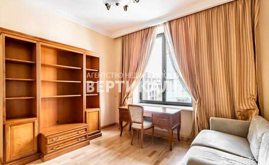 Аренда 4-комн квартиры на вторичном рынке Бутиковский переулок,  д. 3