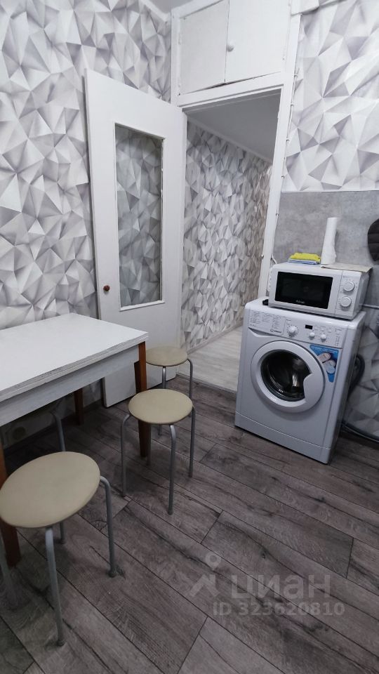 Аренда 3-комн квартиры на вторичном рынке Днепропетровская улица, 25