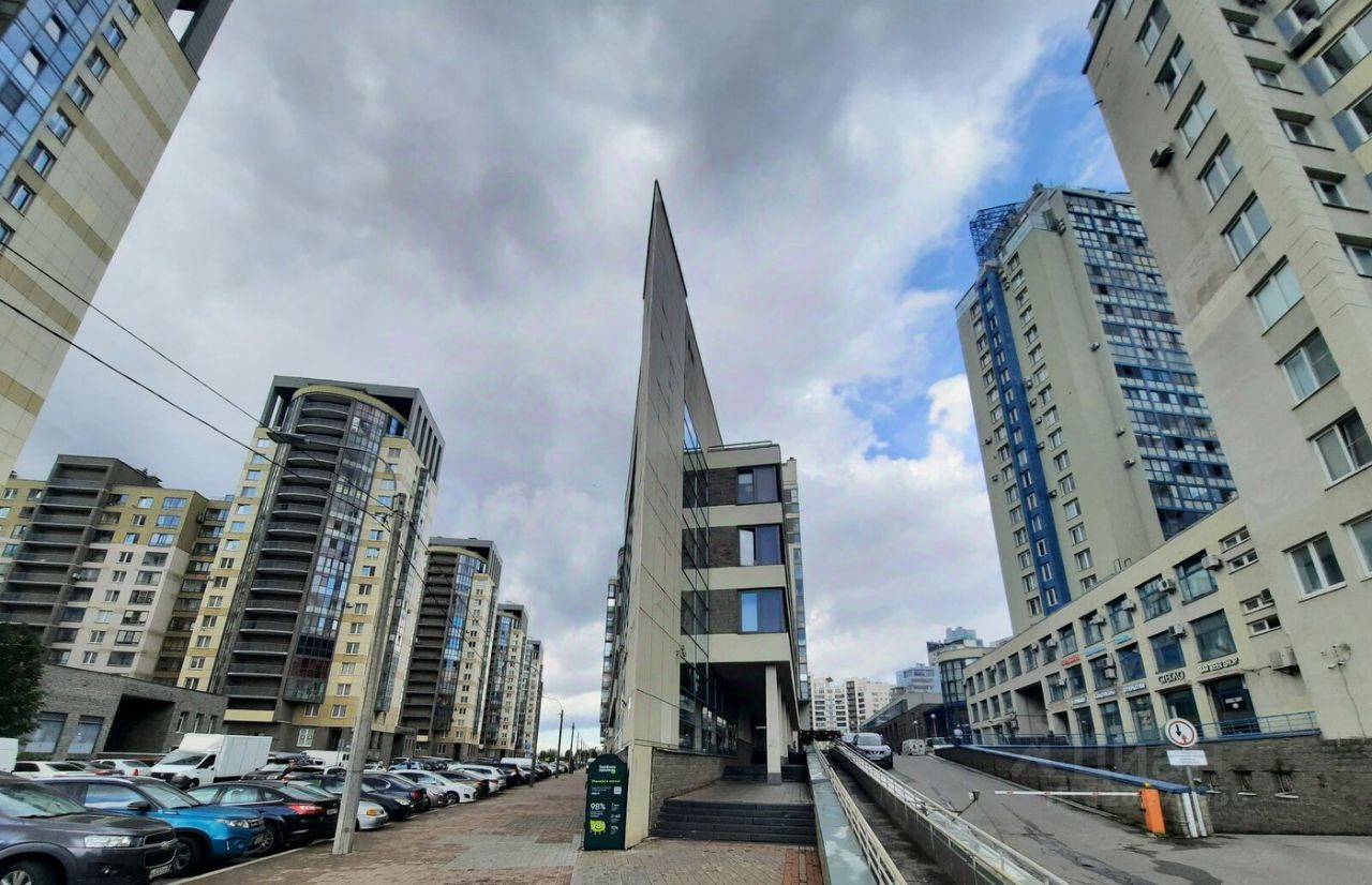 Продажа 2-комн квартиры на вторичном рынке улица Кораблестроителей, 32к3