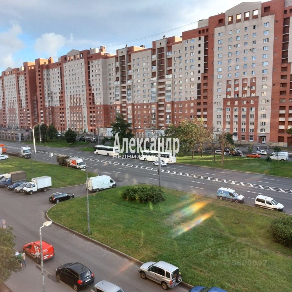 Продажа 3-комн квартиры на вторичном рынке Комендантский проспект, 35К1