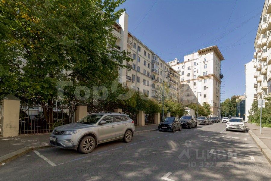Продажа 4-комн квартиры на вторичном рынке Кропоткинский переулок, 14