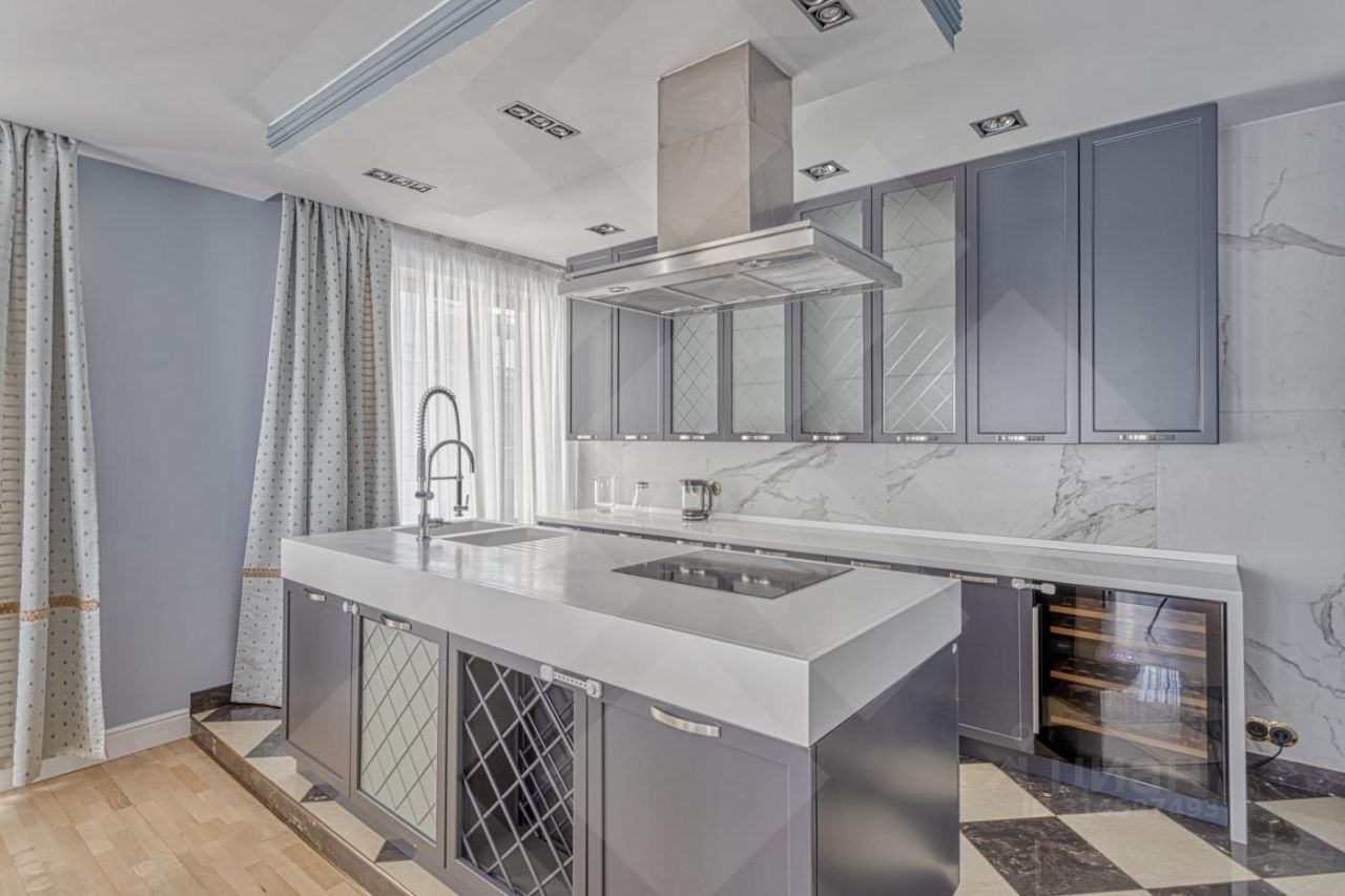 Продажа 3-комн квартиры на вторичном рынке Страстной бульвар, 10к1