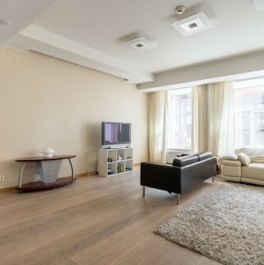 Продажа 4-комн квартиры на вторичном рынке Посадская Б. ул,  д. 4