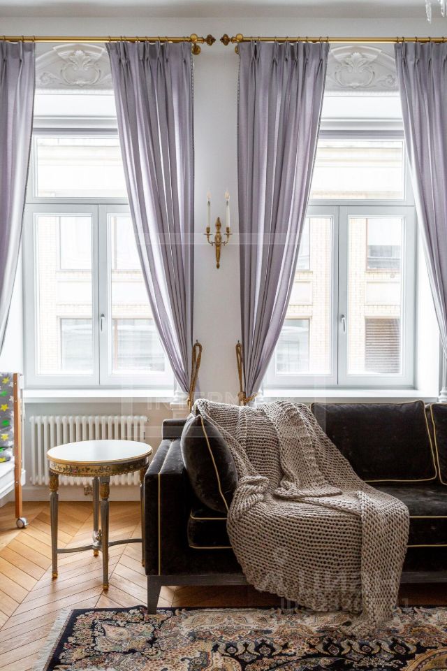 Продажа 2-комн квартиры на вторичном рынке Никольская улица, 10/2С2б