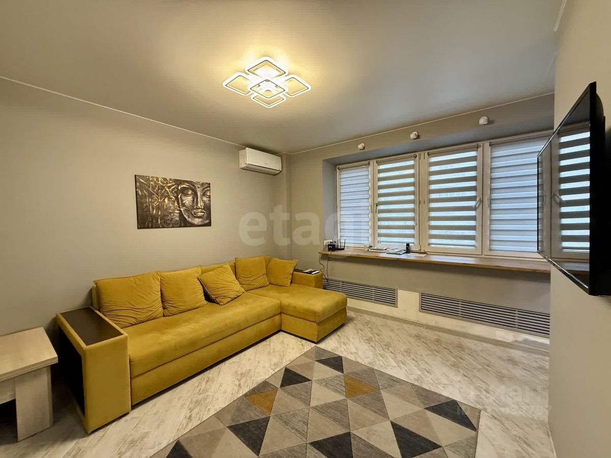 Продажа 3-комн квартиры на вторичном рынке улица Харлампиева, 48к2